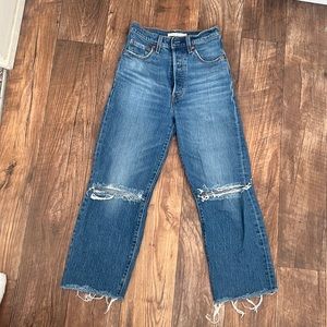Levi’s Ribcage Ankle Straight Cropped Jeans